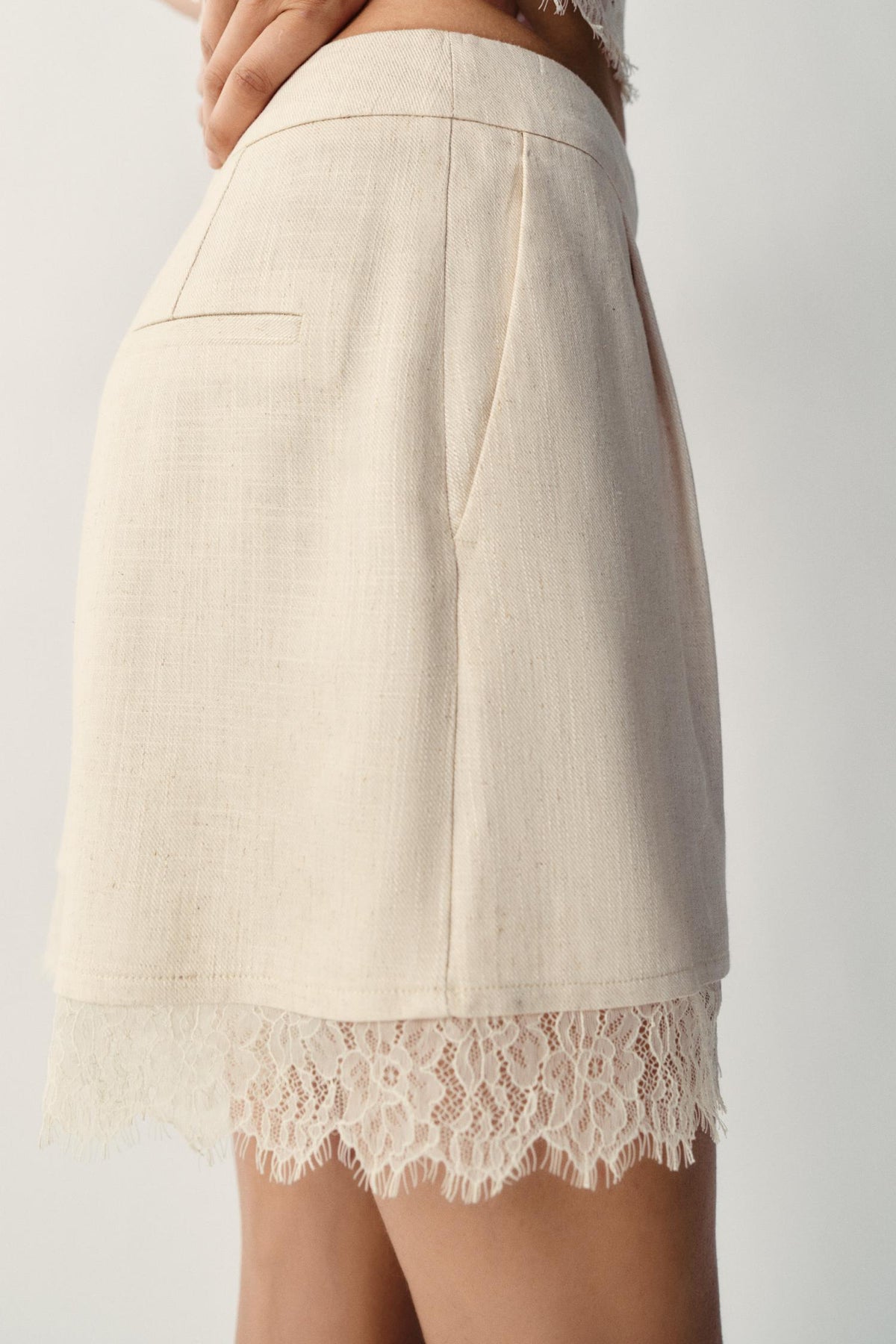 BERMUDA SHORTS WITH LACE TRIM